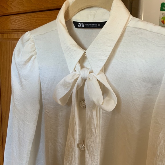 Pearl Button Front Blouse with Ties Zara - Picture 2 of 6